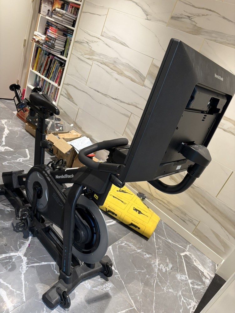 NordicTrack S27i Studio Cycle with 27" Rotating Smart HD Touchscreen Console