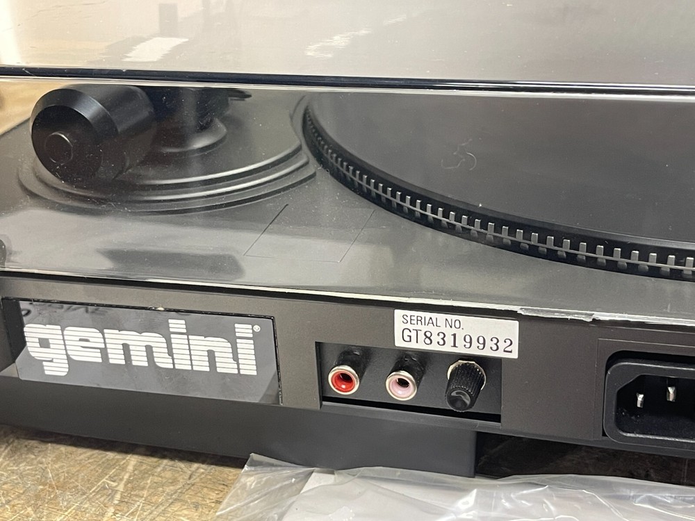 GEMINI XL-100 SEMI-AUTOMATIC BELT DRIVE TURNTABLE W/ Box