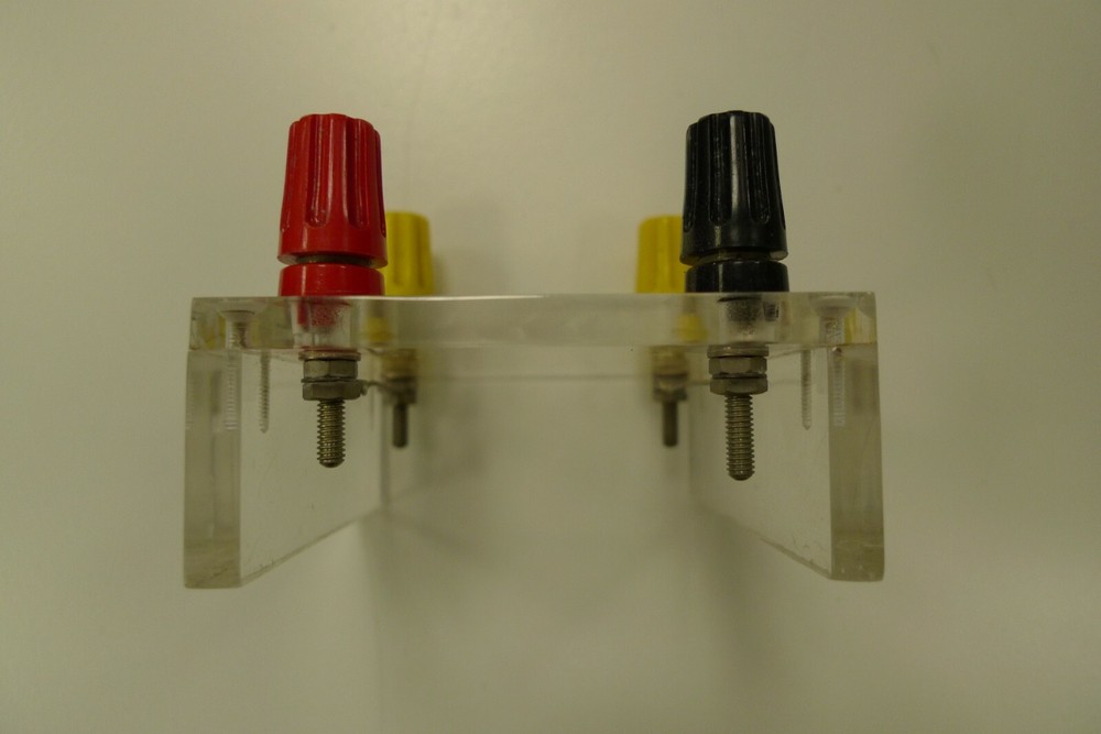 Terminal Sockets 4MM Irwin Perspex Block Electronics Physics Lab Apparatus