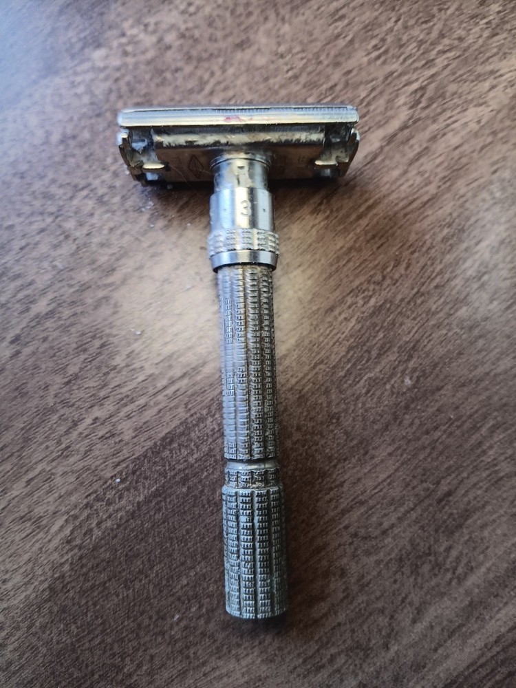 1963 Gillete Adjustable Safety Razor I-2