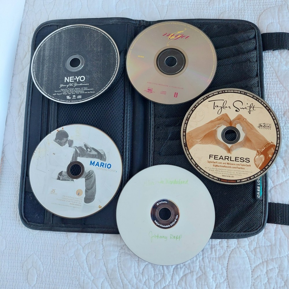 VTG Case Logic 10 CD Disc Visor Holder Hook & Loop Closures & 5 CDs/DVD Untested