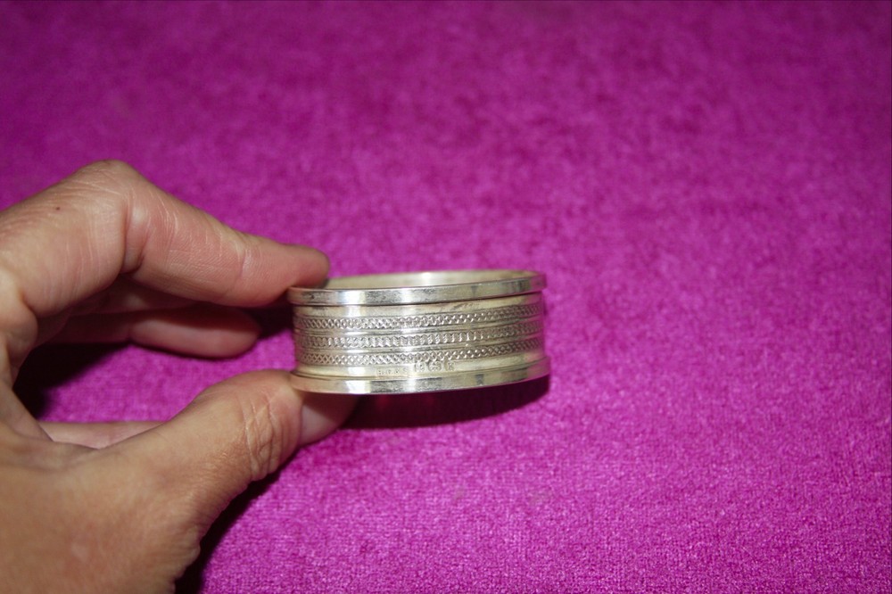Antique solid silver napkin ring - hallmark H.G & S K