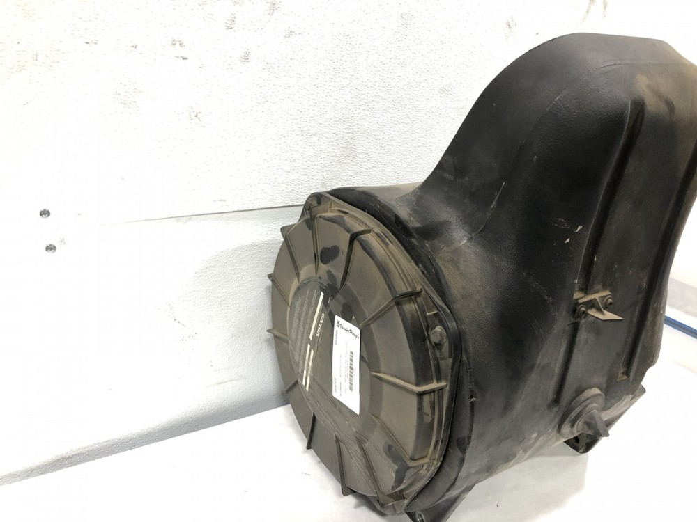Volvo VNL Air Cleaner - Used