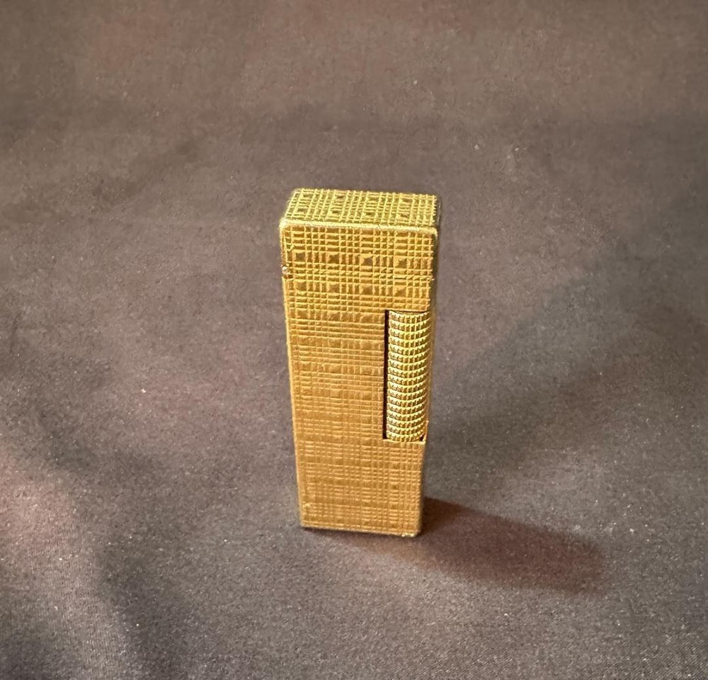 AUTHENTIC Dunhill Gold Gas Lighter Roller Type Engraved Pattern Working Japan