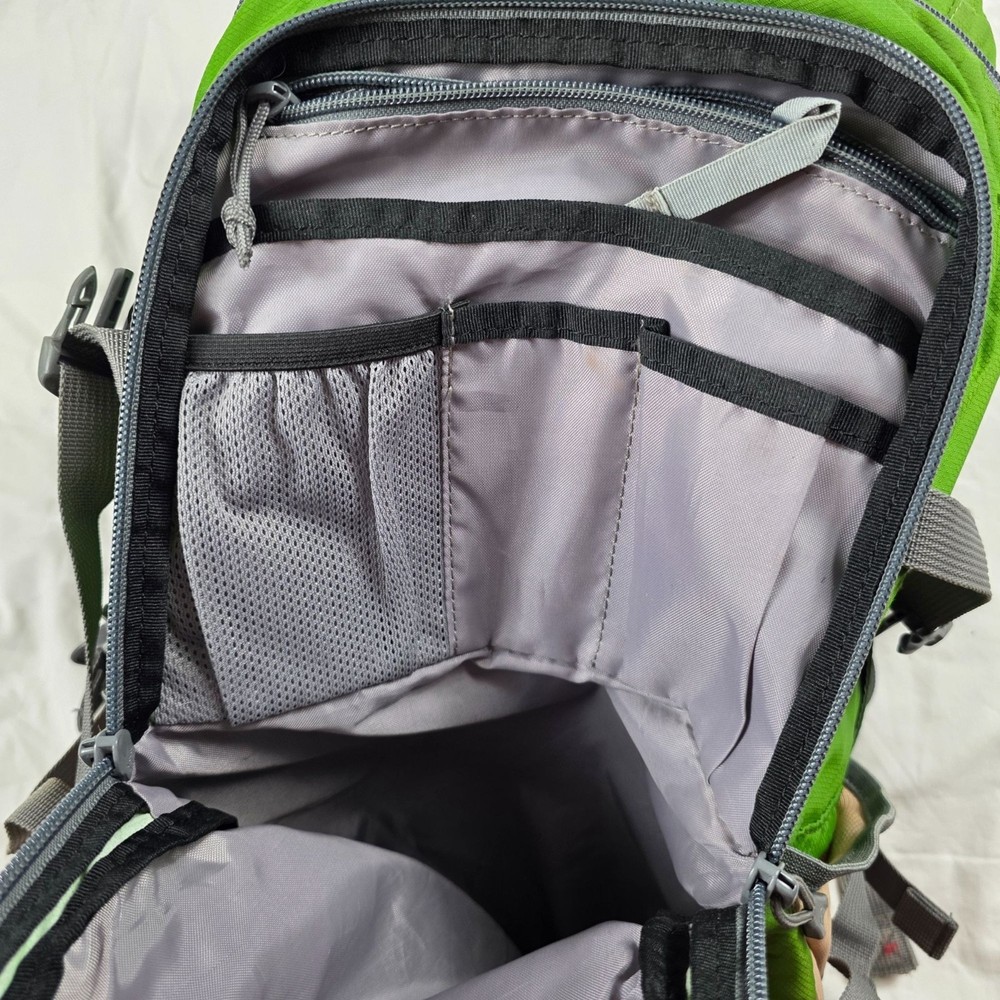Camelbak Rim Runner Hydration Backpack Green Lightweight Hiking Pack Camping