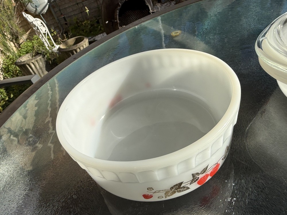 Vintage Agee Pyrex Strawberry Fair Set