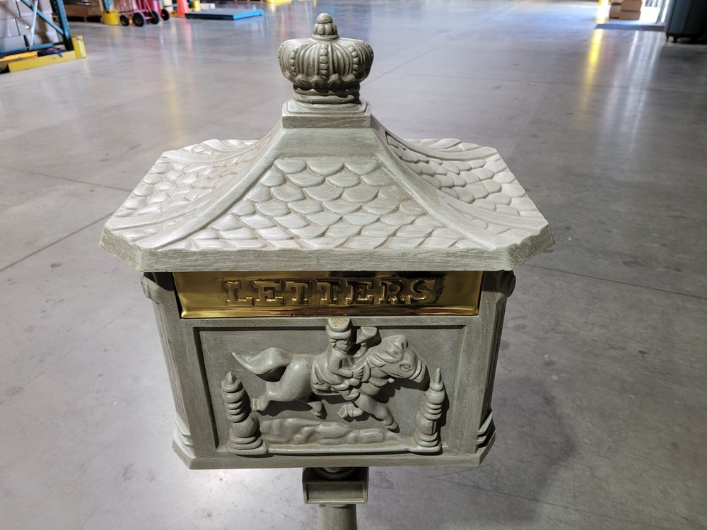 Amco Victorian Pedestal Mailbox
