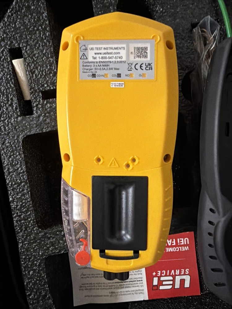 UEI C163 COMBUSTION ANALYZER IN CASE
