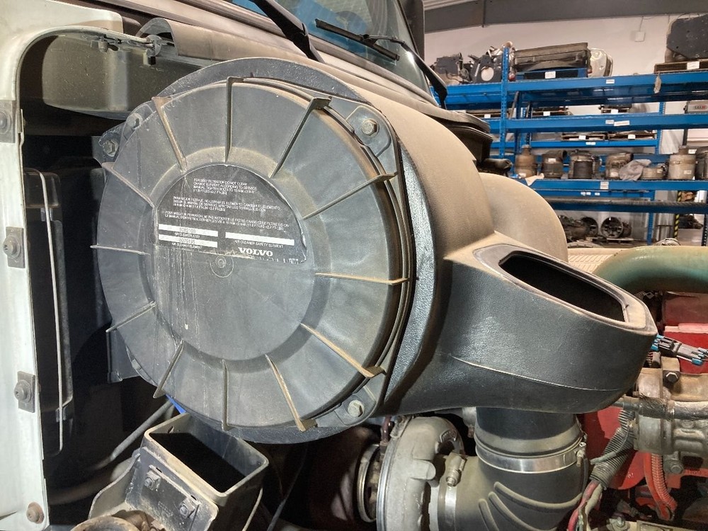 Volvo VNL Air Cleaner - Used