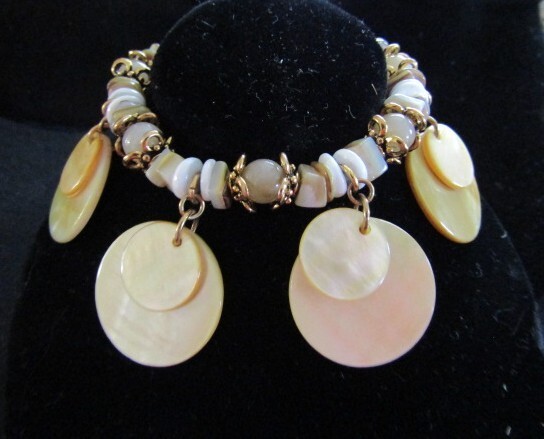 VINTAGE MOP DOUBLE DISK STRWTCH GOLD BRACELET