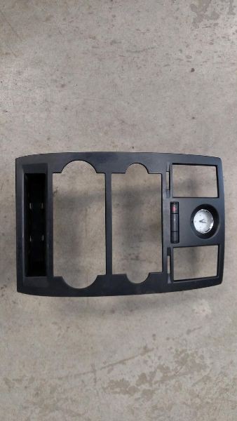300       2005 Dash Bezel 1046515