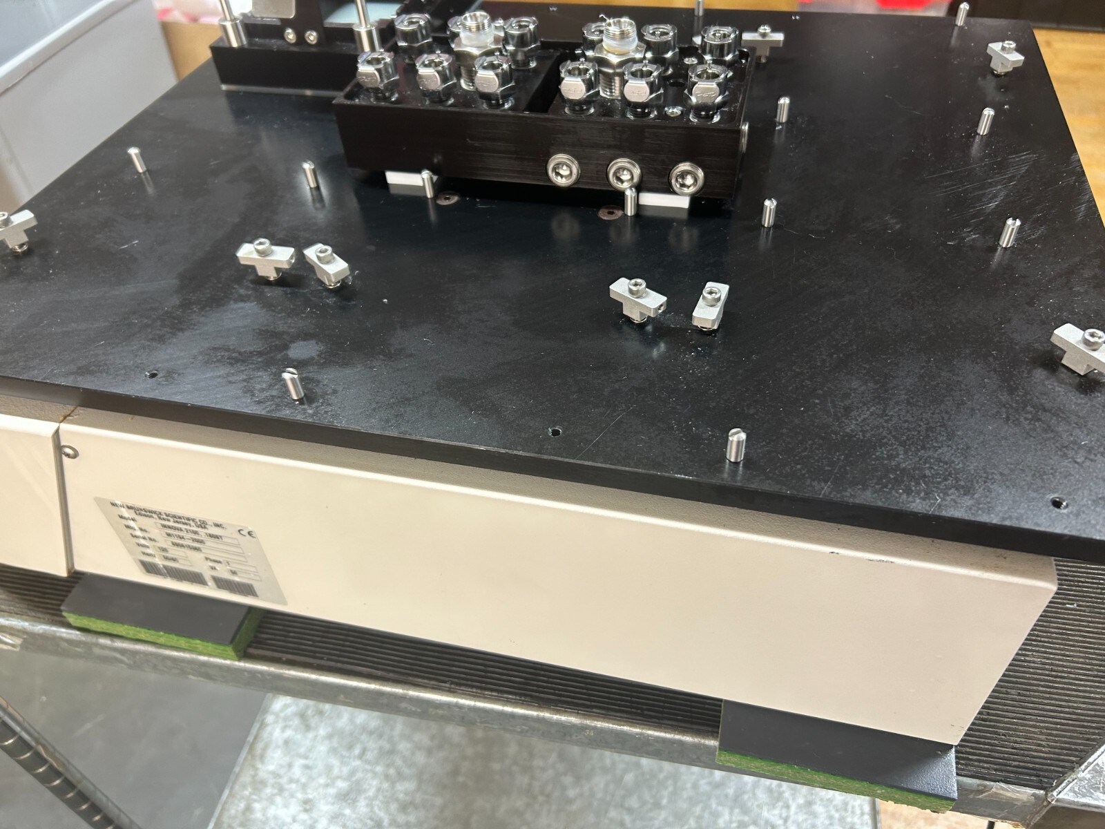 New Brunswick Innova 2100 Platform Shaker M1194-2000