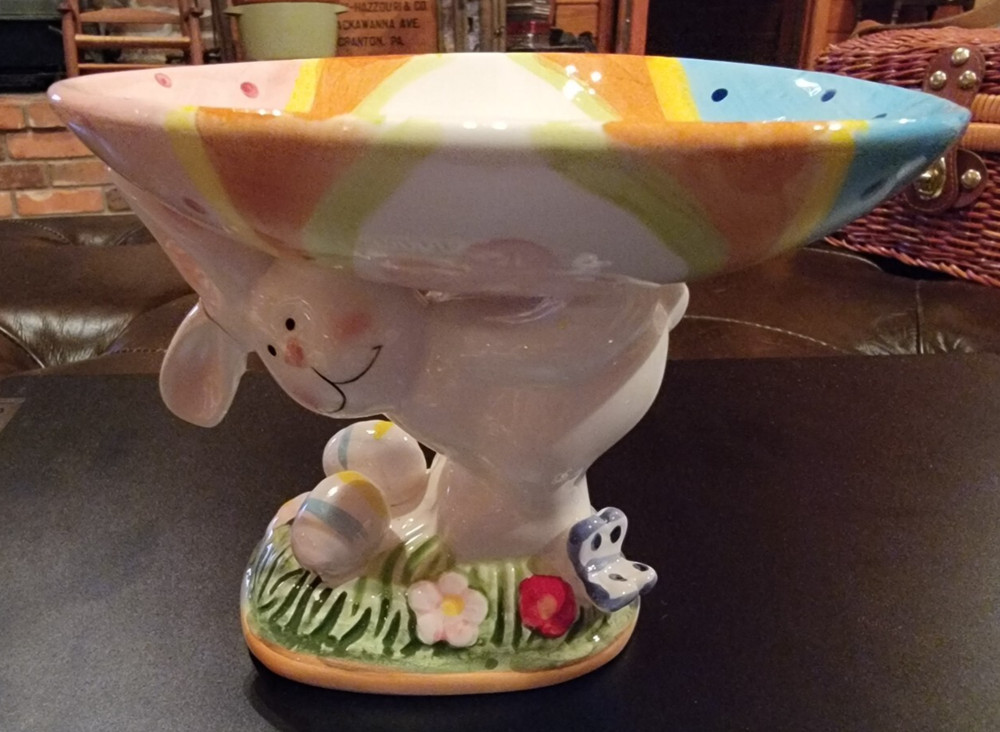 Studio 33 Pedestal Dish - Easter Bunny Holding Egg