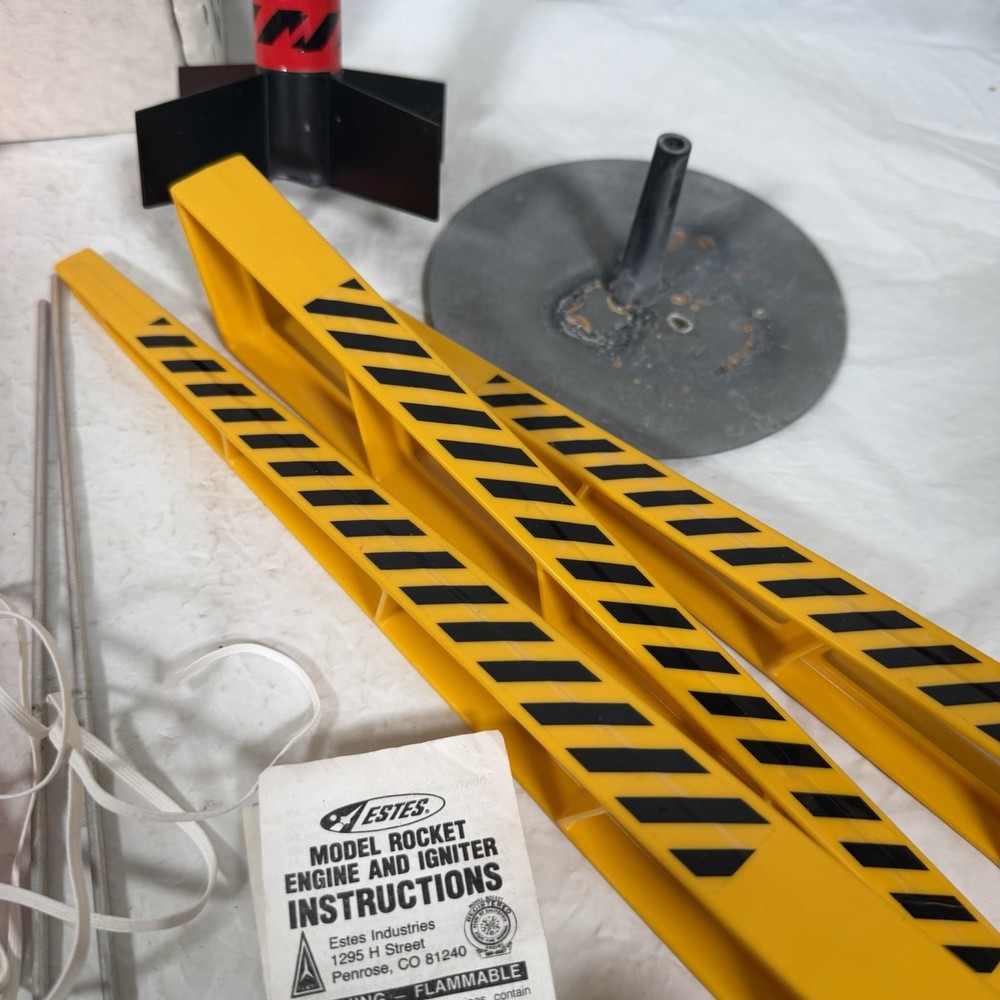 Vintage Estes Model Rocket Launch Set Range Box Pad Electron Beam Controller