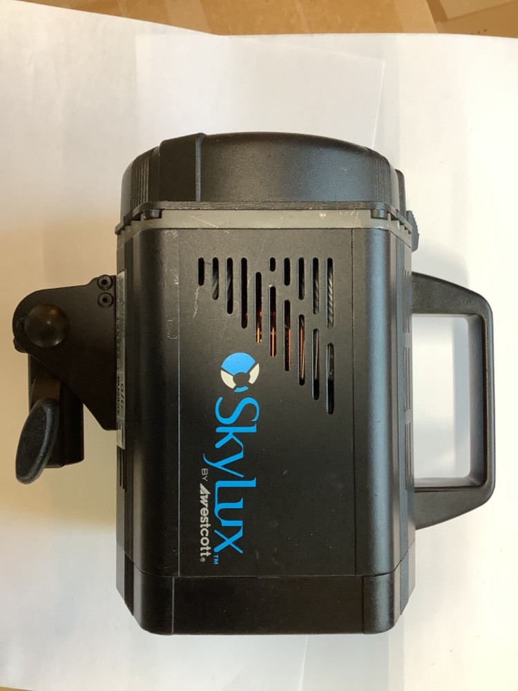 Westcott SkyLux LED Light (5600K, dimmable) Untested