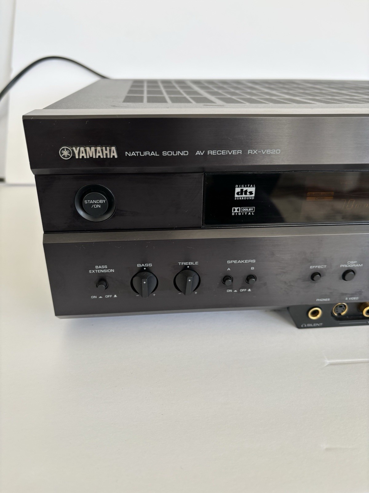 Yamaha RX V620 5.1 Channel 500 Watt Receiver Good Working Condition No Control