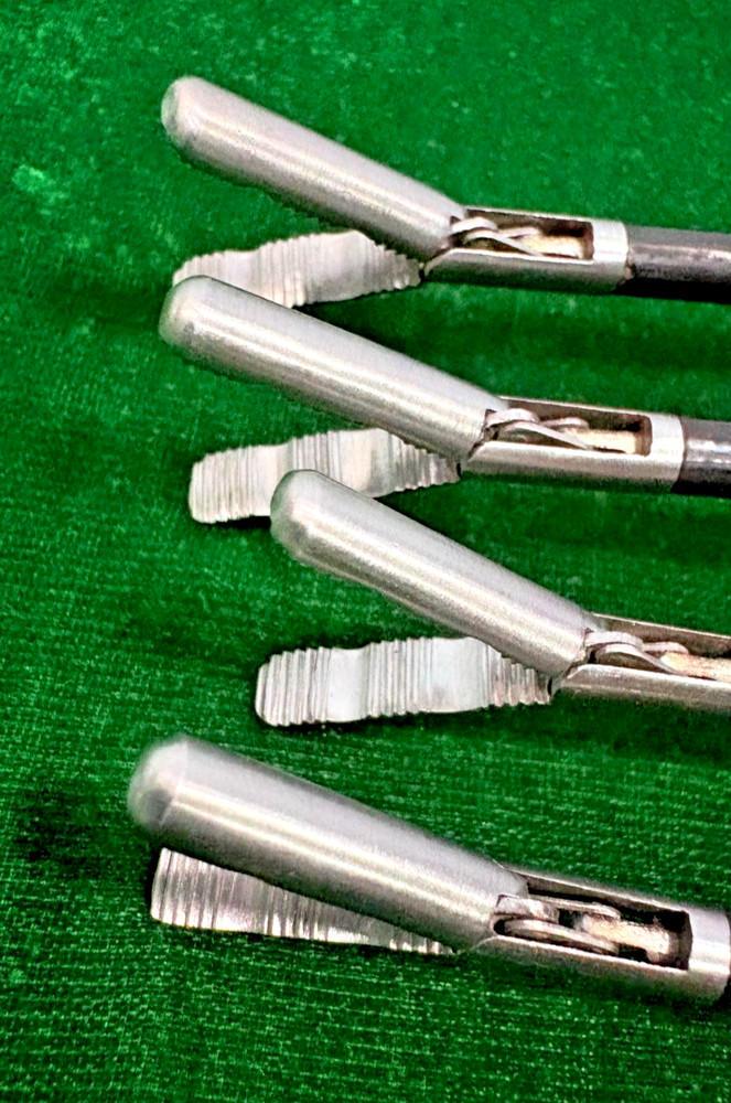 4pc Laparoscopic Universal Grasper / Maxi Grasper 5mmx330mm Reusable Instruments
