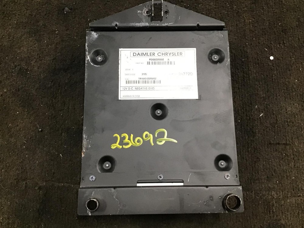 06 DODGE VIPER A/V AMPLIFIER