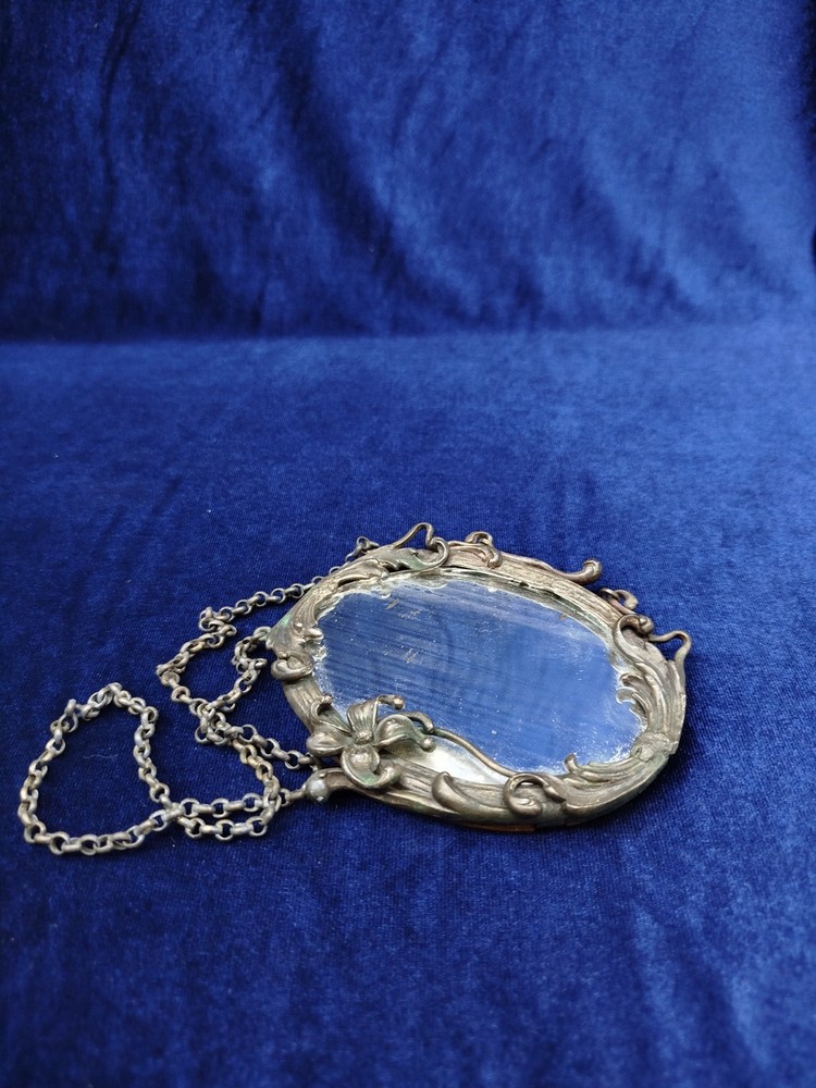 Decorative Hand Mirror With Chain 11x10cm