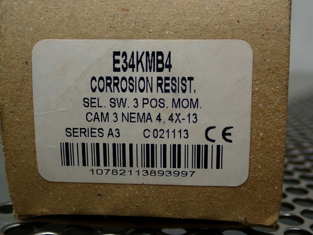 Cutler-Hammer E34KMB4 Ser A3 Keyed Selector Switch 3 Position Momentary New