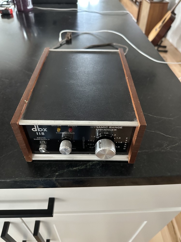 DBX 118 dynamic range enhancer in good working order.