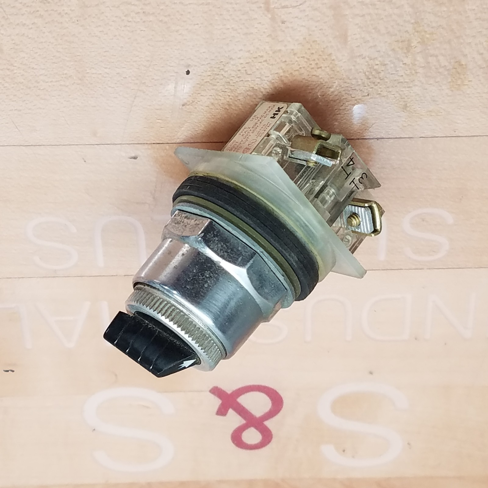 Square D 9001KS11B 2 Position Maintained 30mm Selector Switch - USED