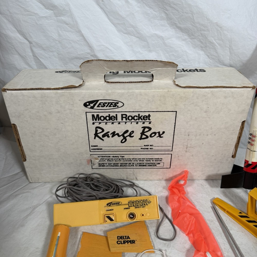 Vintage Estes Model Rocket Launch Set Range Box Pad Electron Beam Controller