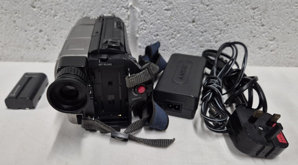SONY CCD-TR840E Hi8 Camcorder