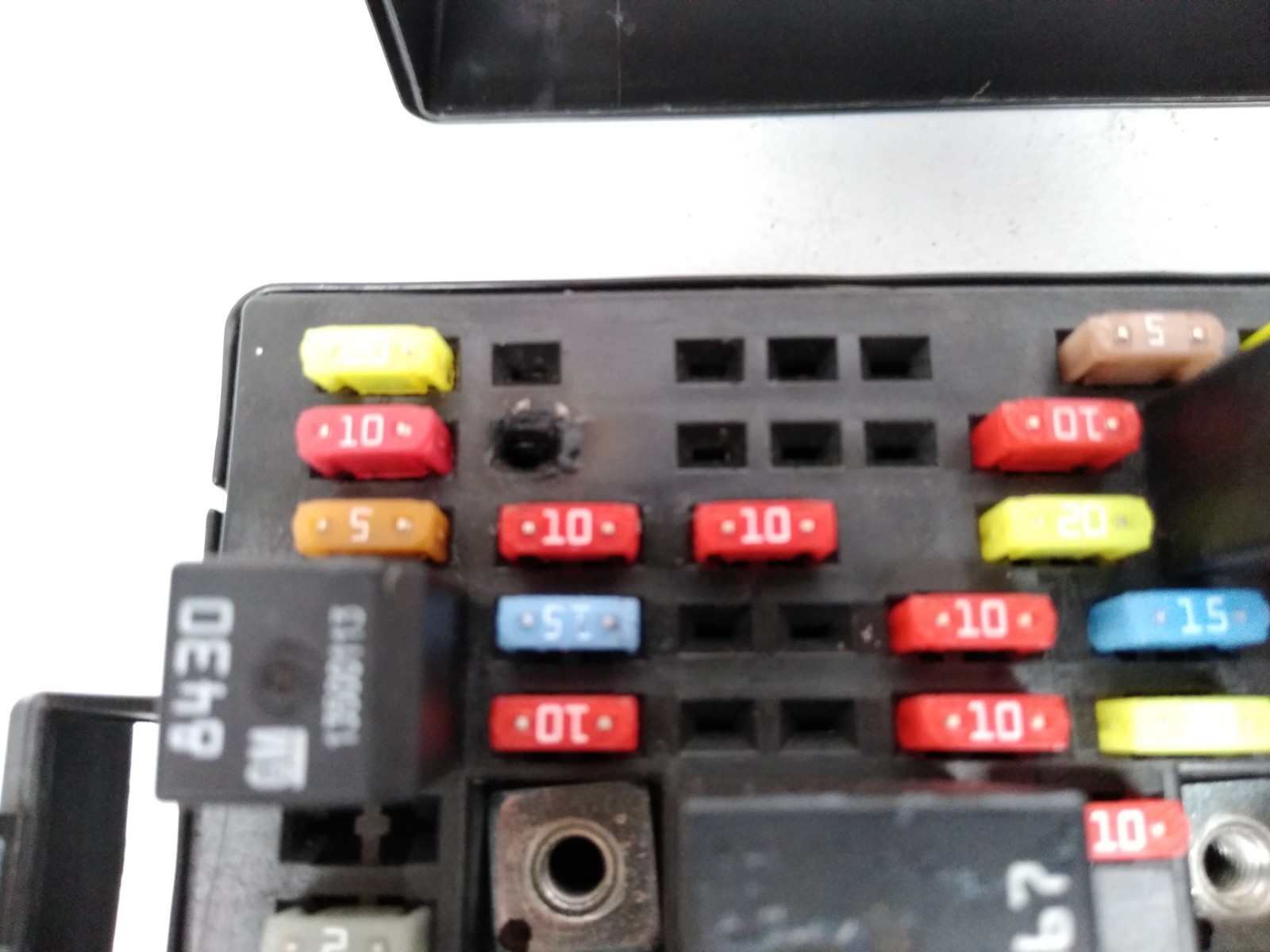 Burnt 13599107 Buick 2008 2011 Lucerne 2009 2010 Cadillac DTS Rear Fuse Box *I27