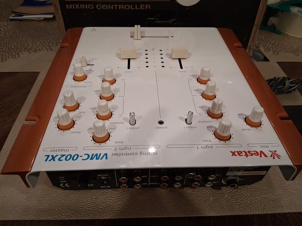 Vestax VMC-002XL Mixing Controller (Mint)