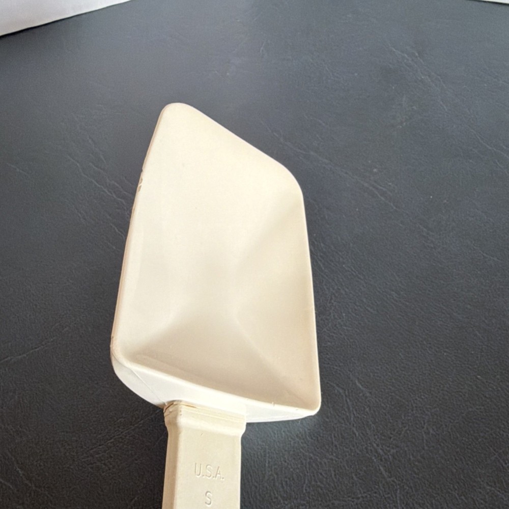 The Pampered Chef Plastic Scoop Set Square Shape 4 Pieces