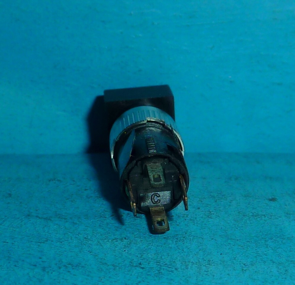 Omron A3DA-7121 Pushbutton Switches 14pcs NOS/NIB