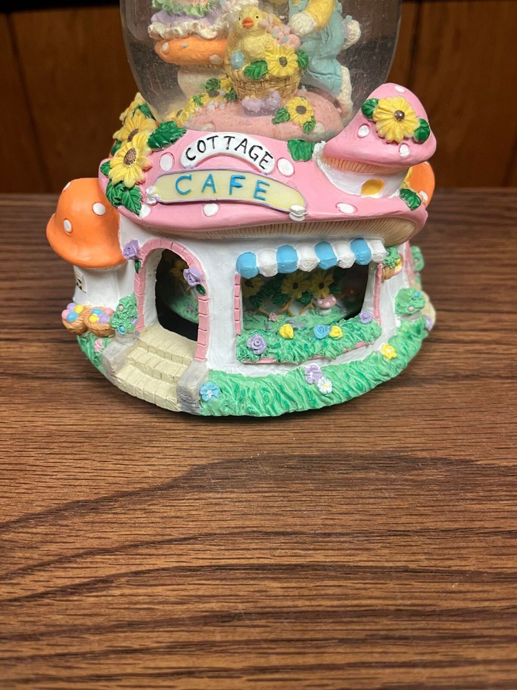 VINTAGE EASTER SPRING PETER COTTONTAIL RABBIT WATER GLOBE / SNOW GLOBE EGG SHAPE