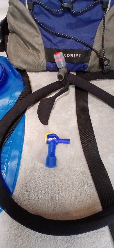 EMS Eastern Mountain Sports Hydration Backpack with 2L Bladder Insulated