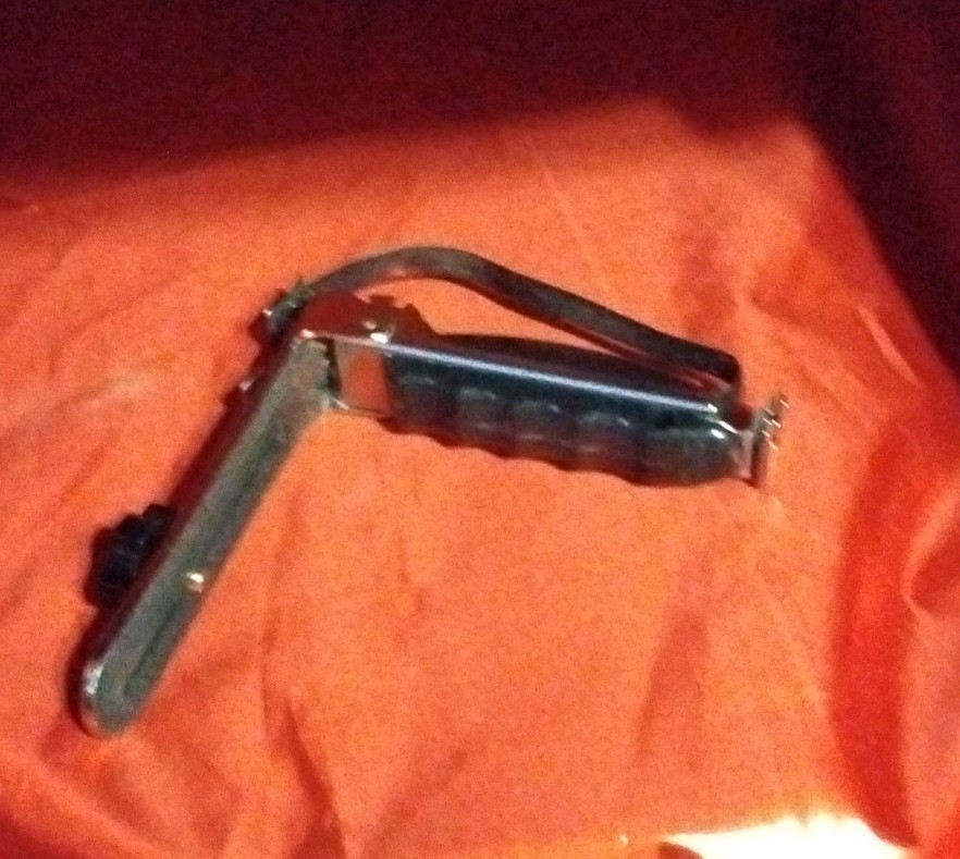 Universal Camera Flash Bracket Adjustable Arm Angle Padded Grip