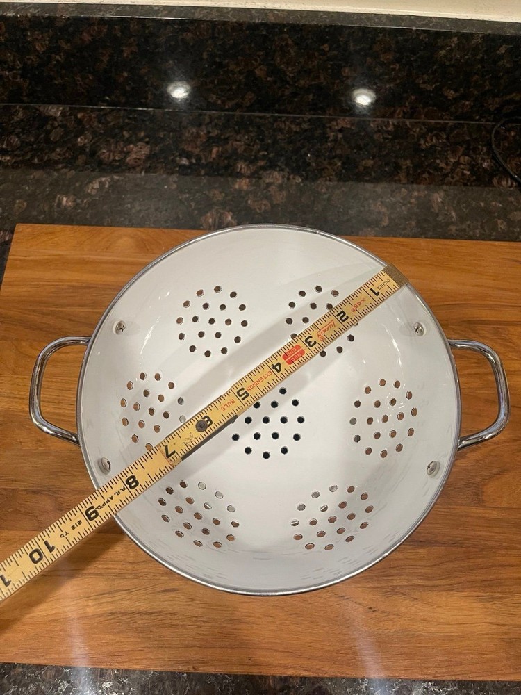 Enamel Pfaltzgraff grapevine colander