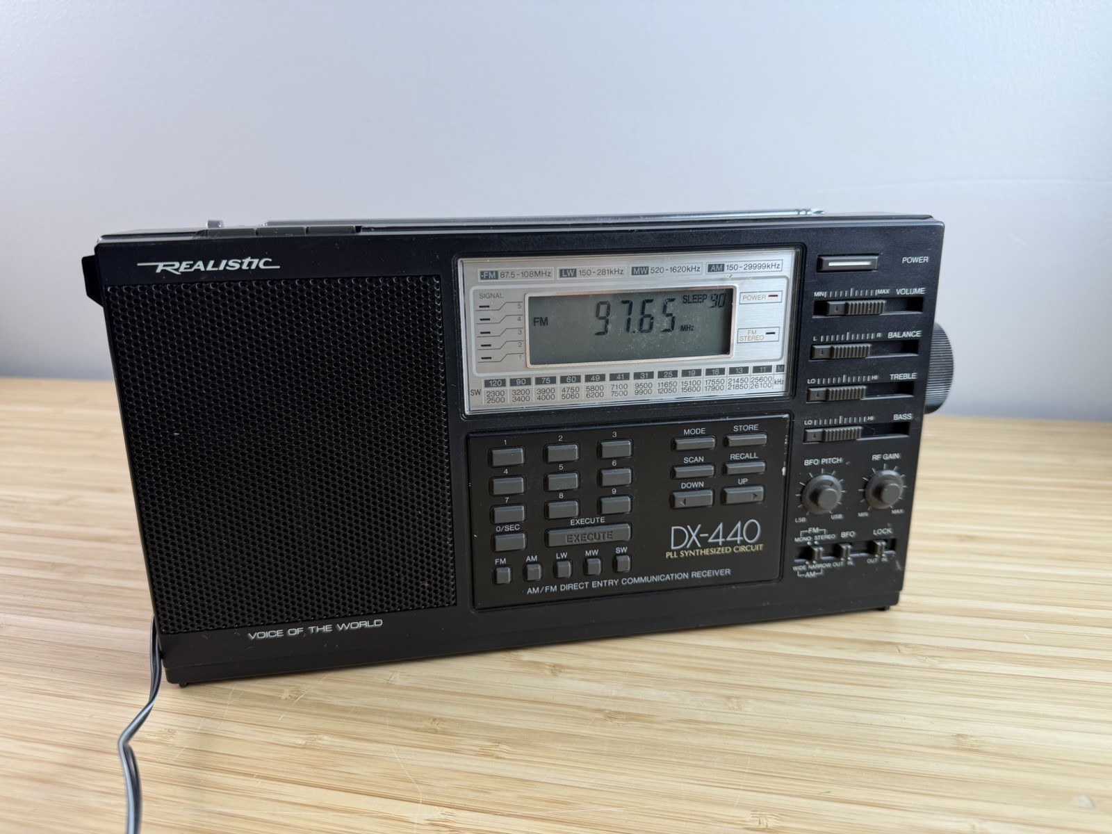 Realistic DX-440 AM FM All Band Portable Receiver Radio Working