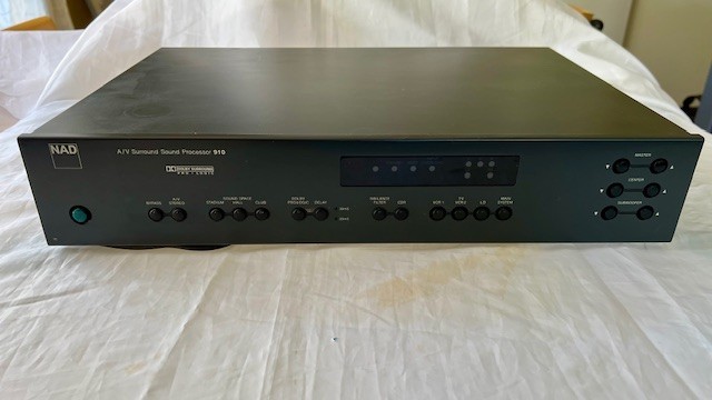 NAD 910 AV Surround Sound Processor INCLUDING REMOTE CONTROL and Manual