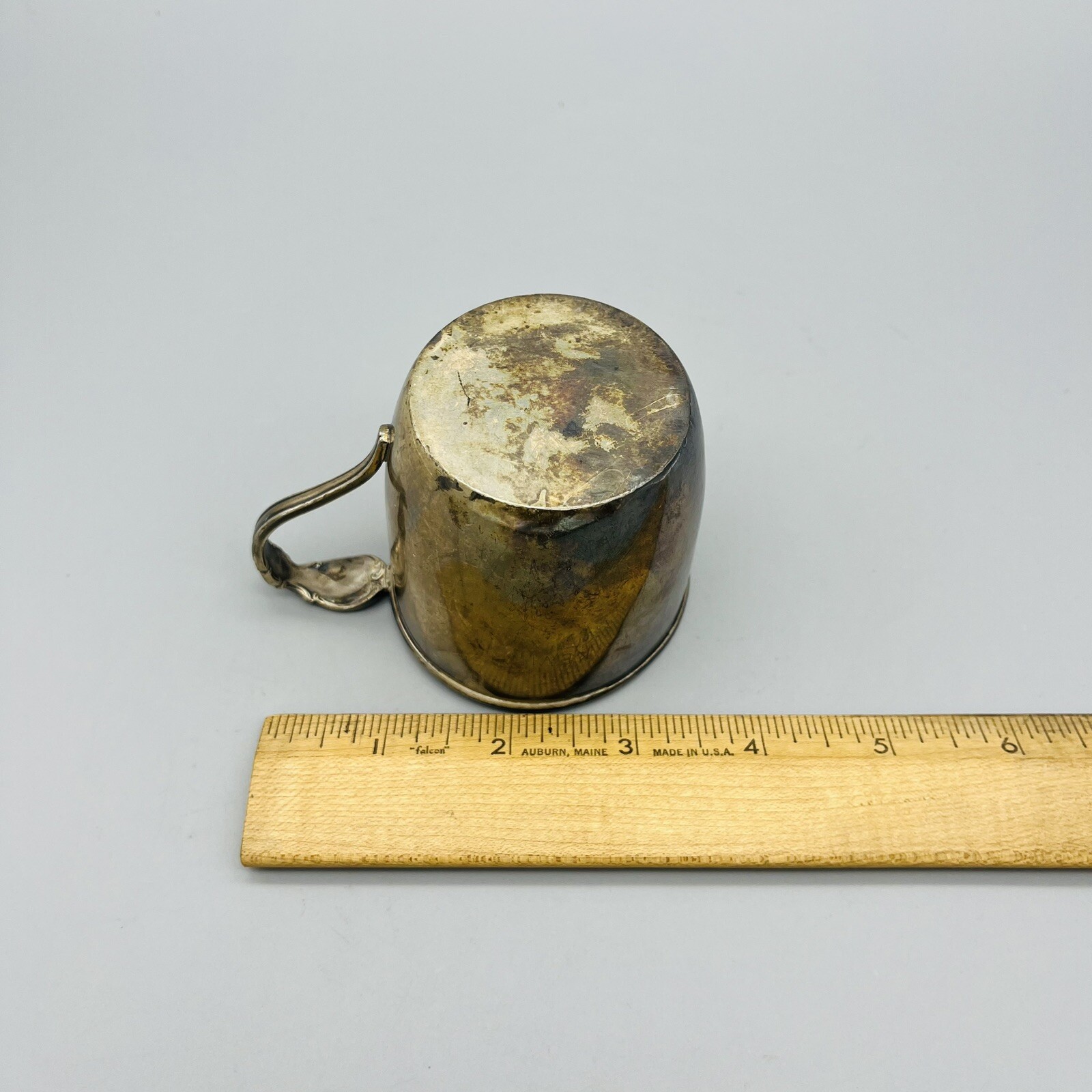 VTG Baby Cup "KEVIN" International Silver-Reflection Pattern Tarnish Patina