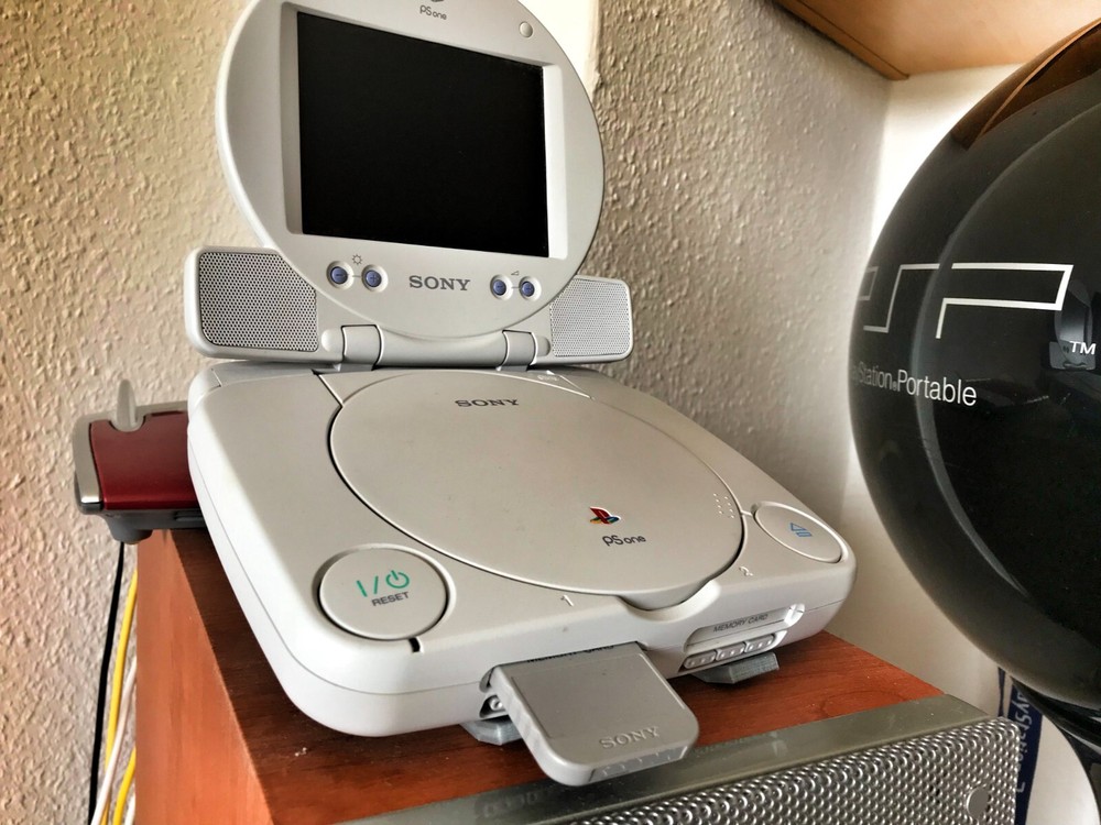 Universal game console stand display