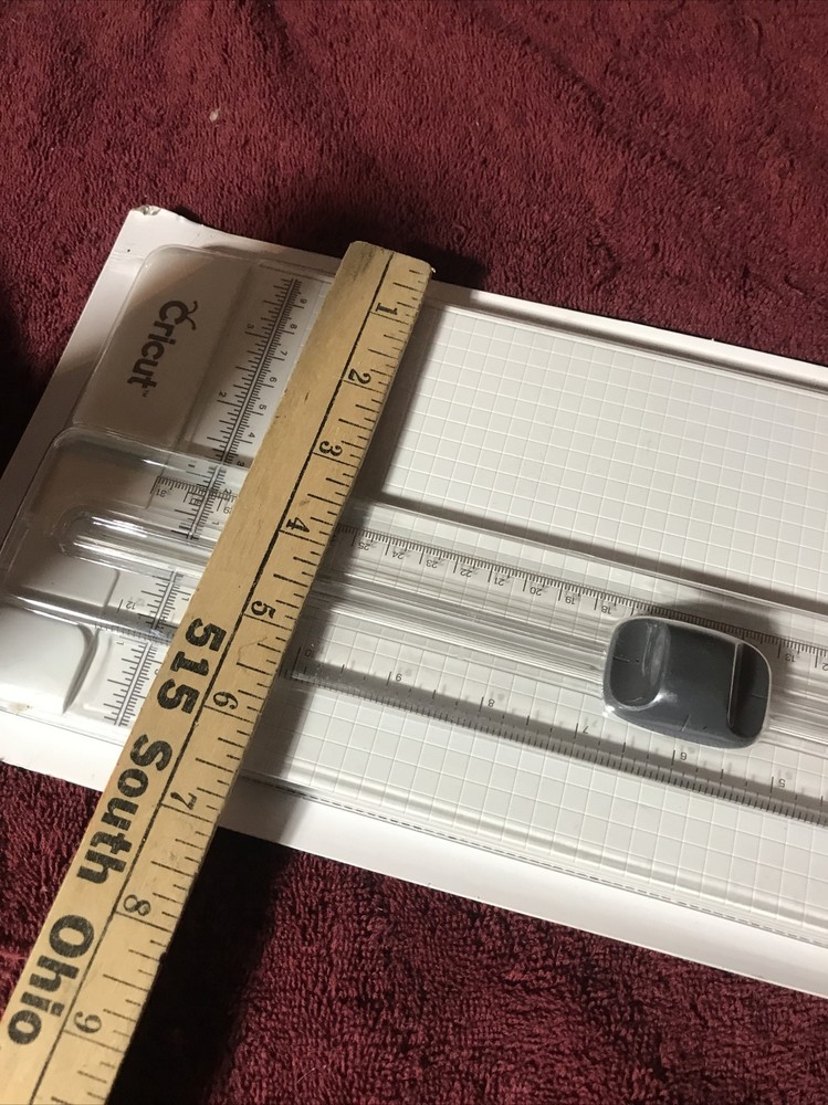 cricut portable trimmer Easy-Glide System New damaged box