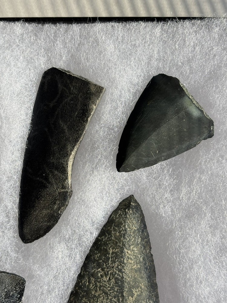 5 Stone Artifacts Biface Prehistoric Projectile Points, Scraper Basalt/Chert