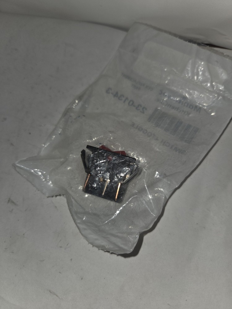 NEW GENUINE MANITOWOC 23-0134-3 TOGGLE SWITCH