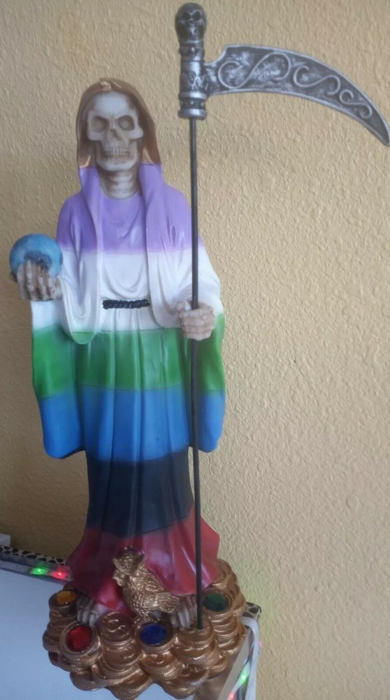 santa muerte statue