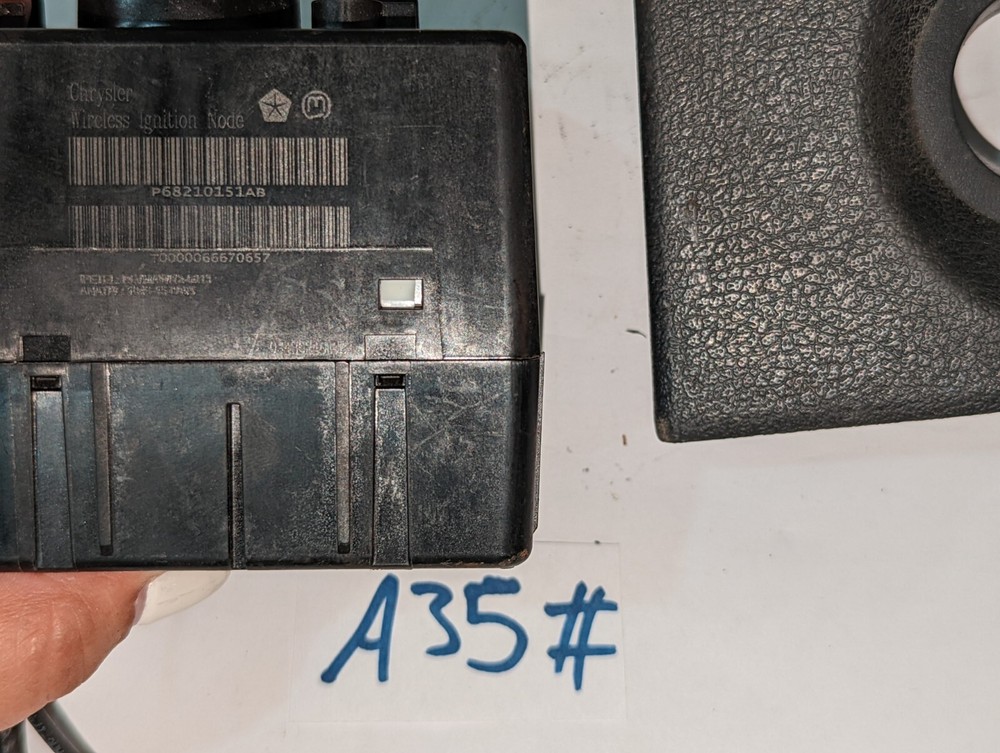 P68210151AB Chrysler / Dodge / Jeep WIRELESS IGNITION SWITC NODE RECEIVER *OEM*