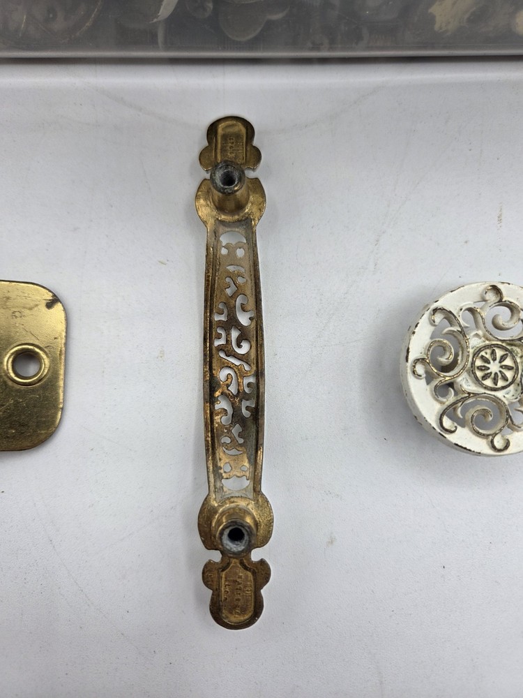 Lot Ornate Filigree Vintage National Lock Brass Drawer Pulls, Hinges, & Knobs