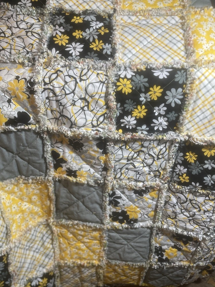 Black and Yellow Daisy Rag Quilts