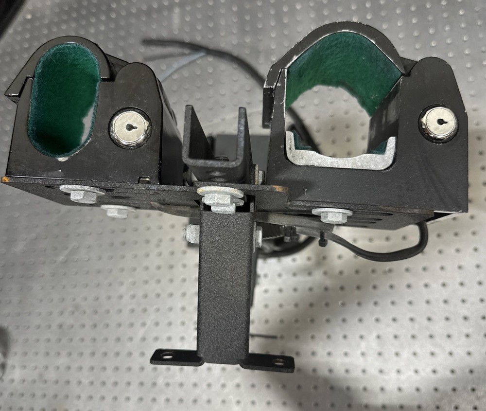 Santa Cruz Gunlocks Dual Mount Locking Rack Assembly – No Keys – Untested