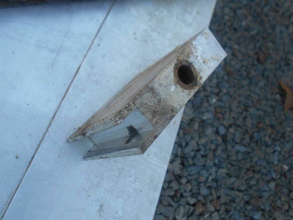 GILES CF-400 AUTO LIFT GUIDE BLOCK