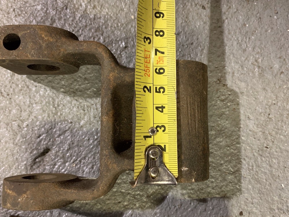 LEYLAND BMC AUSTIN MORRIS Spring Shackle EMK5498